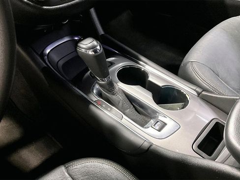 Used 2016 Chevrolet Malibu Hybrid image 17