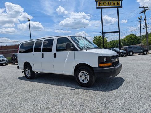 Used 2011 Chevrolet Express 2500 LS RWD image 3