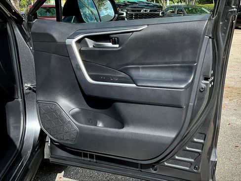 Used 2025 Toyota RAV4 XLE image 27