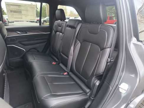 New 2026 Jeep Grand Cherokee Limited image 23