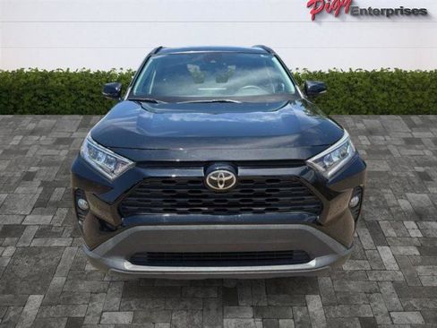 Used 2020 Toyota RAV4 XLE FWD image 6