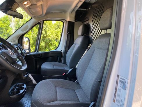 Used 2025 RAM ProMaster 2500 w/ U-Haul Equipment Group FWD image 25