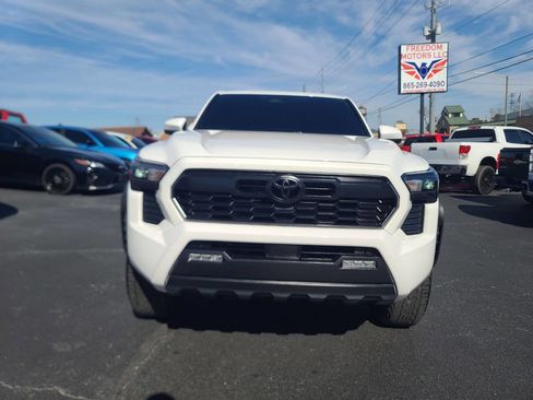 Used 2024 Toyota Tacoma TRD Off-Road image 3