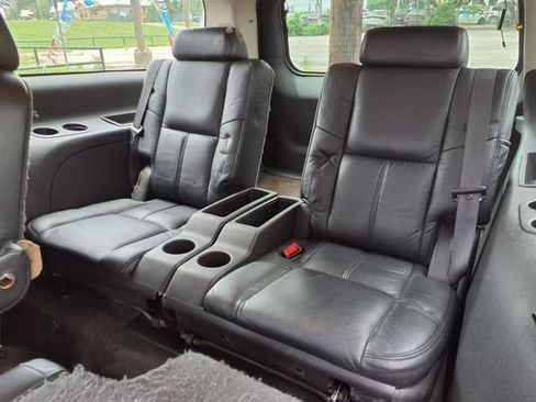 Used 2013 Chevrolet Suburban LT w/ Luxury Package RWD image 8