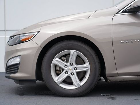 Used 2023 Chevrolet Malibu LT FWD image 11