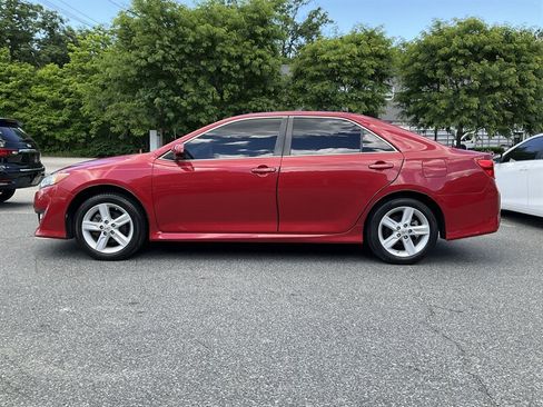 Used 2014 Toyota Camry SE FWD image 8