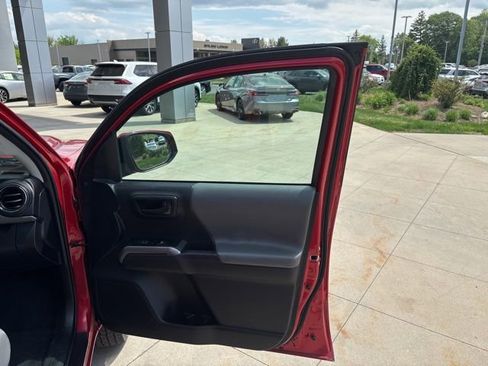 Used 2023 Toyota Tacoma SR5 AWD/4WD image 33