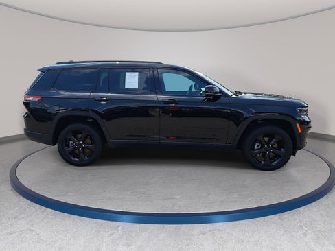 Used 2025 Jeep Grand Cherokee L Limited w/ Black Appearance Package AWD/4WD image 4