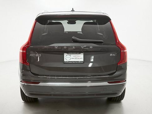 Certified 2023 Volvo XC90 B6 Ultimate w/ Lounge Package image 8