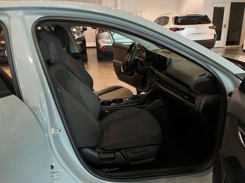 Used 2025 Kia K4 FWD image 35