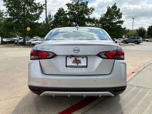 Used 2025 Nissan Versa SV FWD image 7