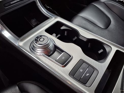 Used 2022 Ford Edge Titanium image 11