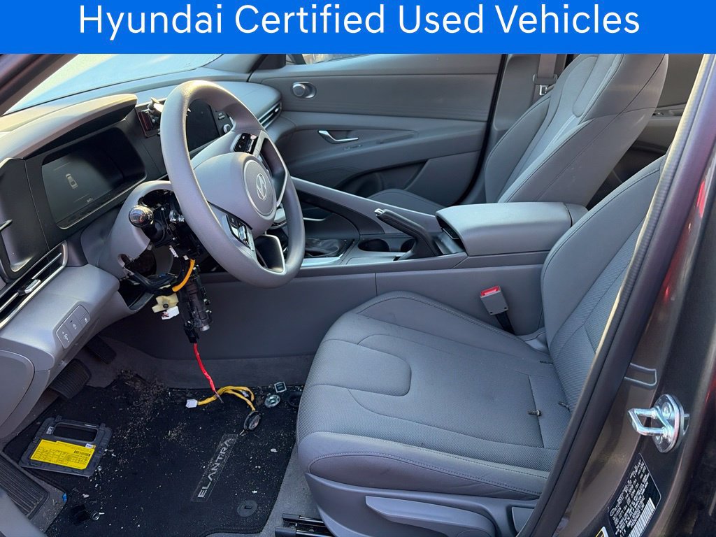 Used 2025 Hyundai Elantra SE FWD image 6