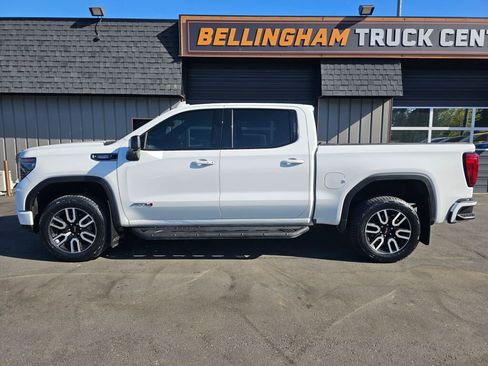 Used 2023 GMC Sierra 1500 AT4 w/ AT4 Premium Package AWD/4WD image 2