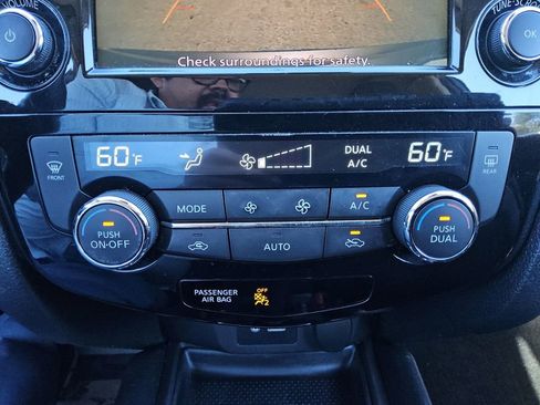 Used 2019 Nissan Rogue SV image 21