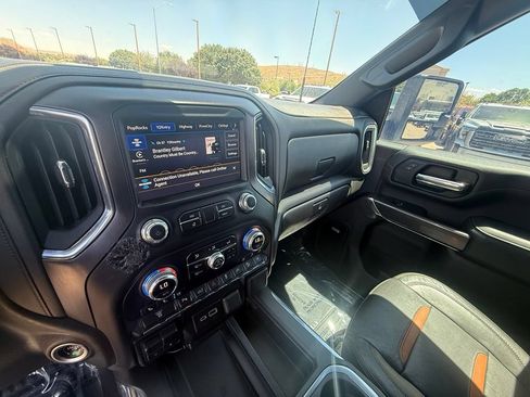 Used 2022 GMC Sierra 3500 AT4 w/ AT4 Preferred Package AWD/4WD image 12