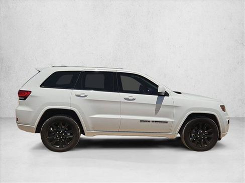 Used 2021 Jeep Grand Cherokee Laredo X AWD/4WD image 4