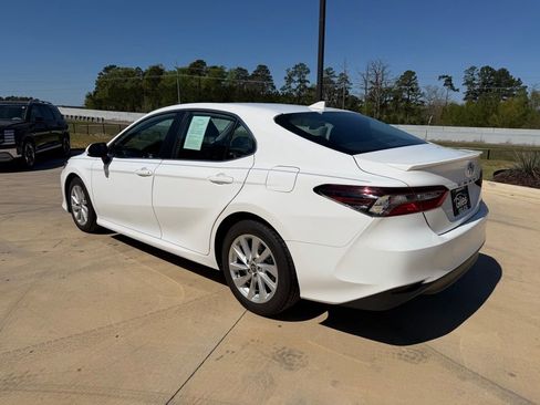 Used 2022 Toyota Camry LE image 3