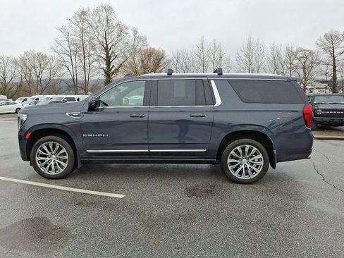 Used 2021 GMC Yukon XL Denali w/ Denali Premium Package image 7