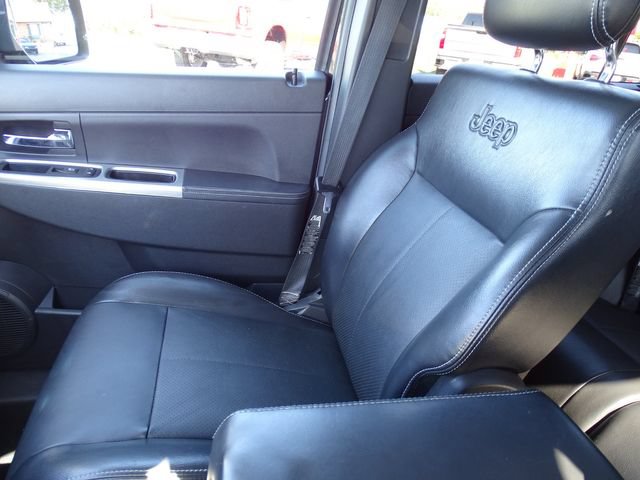 Used 2010 Jeep Liberty Limited w/ Tire & Wheel Group AWD/4WD image 22