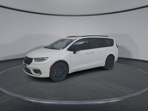New 2026 Chrysler Pacifica Limited AWD/4WD image 7