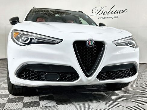 Used 2023 Alfa Romeo Stelvio Veloce AWD/4WD image 32