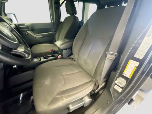 Used 2018 Jeep Wrangler Unlimited Sport S image 11