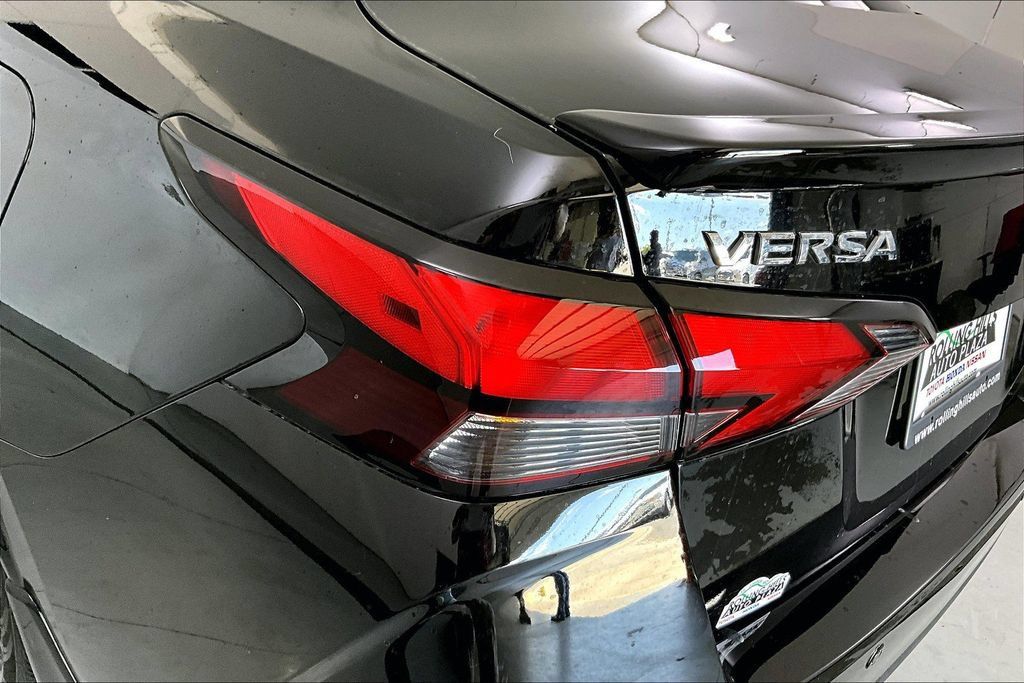 New 2025 Nissan Versa SR w/ Trunk Package FWD image 26