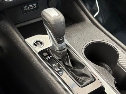 Used 2025 Nissan Altima 2.5 SV FWD image 38