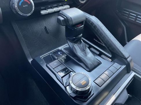 Used 2025 Toyota Tacoma TRD Sport AWD/4WD image 40