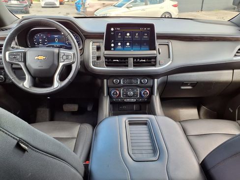 Used 2022 Chevrolet Suburban LT w/ Luxury Package AWD/4WD image 18