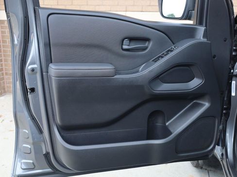 Used 2022 Nissan Frontier S w/ Technology Package RWD image 11