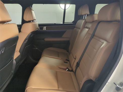 Used 2025 Hyundai Santa Fe Limited image 16