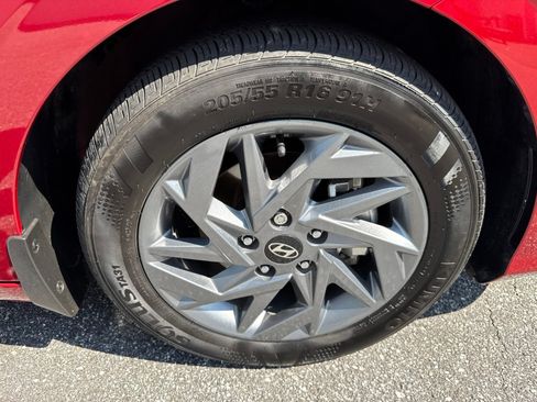 Used 2024 Hyundai Elantra Blue FWD image 9