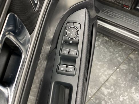 Used 2018 Ford Explorer XLT w/ Equipment Group 202A AWD/4WD image 10