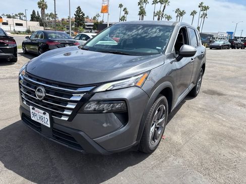 Used 2025 Nissan Rogue SV FWD image 1