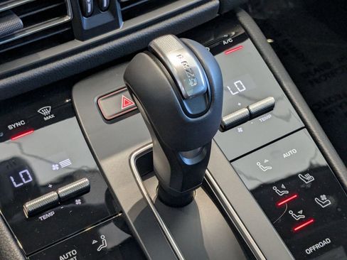 Used 2025 Porsche Macan image 20