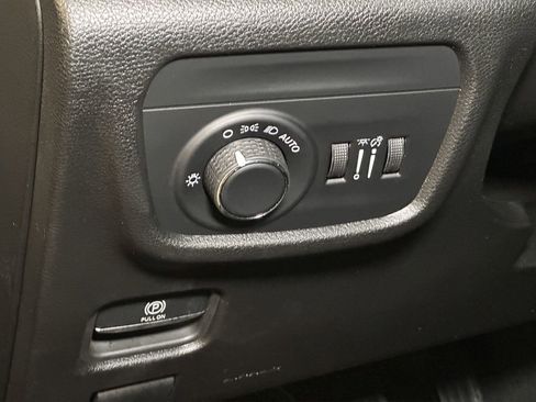 New 2026 Jeep Grand Cherokee Altitude image 19