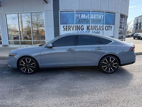 Used 2023 Honda Accord Touring image 2