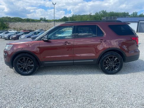 Used 2018 Ford Explorer XLT w/ Equipment Group 202A AWD/4WD image 2