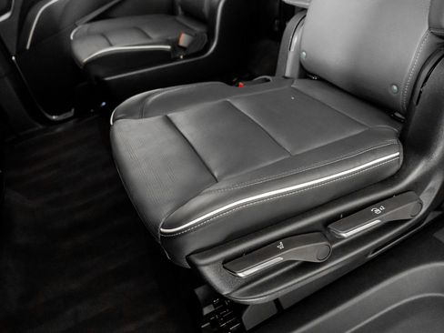 Used 2024 Cadillac Escalade ESV Premium Luxury image 35