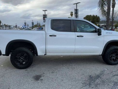 Used 2023 Chevrolet Silverado 1500 ZR2 w/ Technology Package image 9
