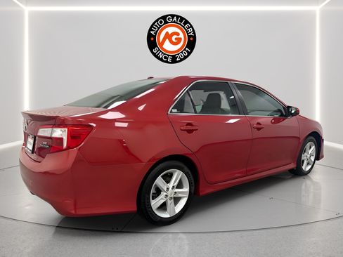 Used 2012 Toyota Camry SE FWD image 3