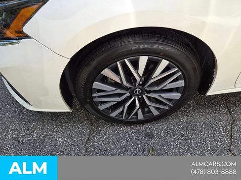 Used 2025 Nissan Altima 2.5 SV FWD image 24