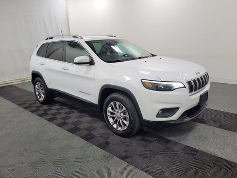Used 2019 Jeep Cherokee Latitude Plus w/ Cold Weather Group image 11