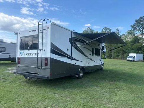Used 2016 Ford E-450 and Econoline 450 Super Duty w/ Motorhome Prep Package RWD image 3