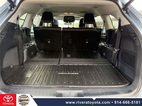 Used 2022 Toyota Highlander XLE image 17