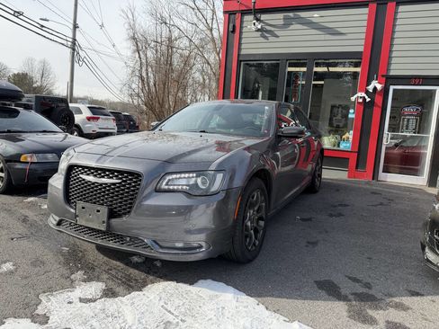 Used 2015 Chrysler 300 S w/ 300S Premium Group image 4