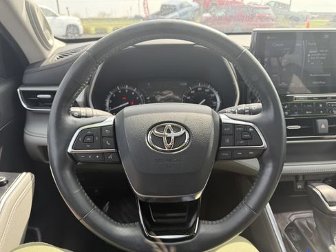 Certified 2021 Toyota Highlander Platinum image 9