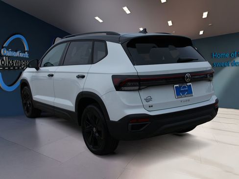 New 2026 Volkswagen Taos SE image 6